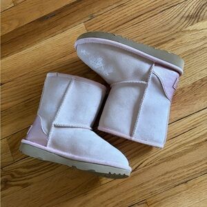 Kids UGG Classic II Boots in Metallic Seashell Pink Glitter Size 12